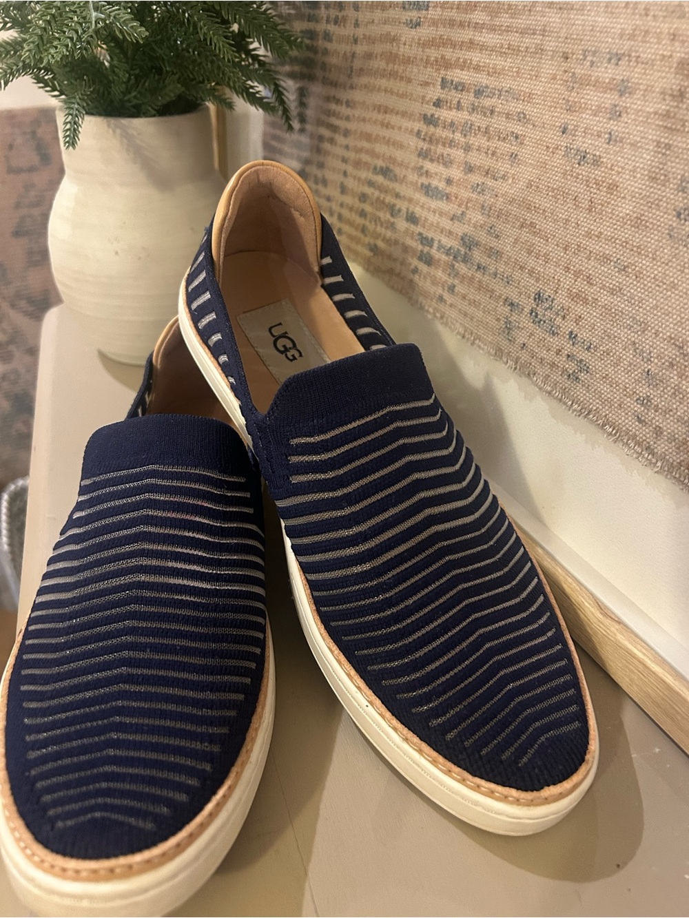 UGG Sammy Navy Blue Knit Slip-On Sneaker / Flat - Size 9